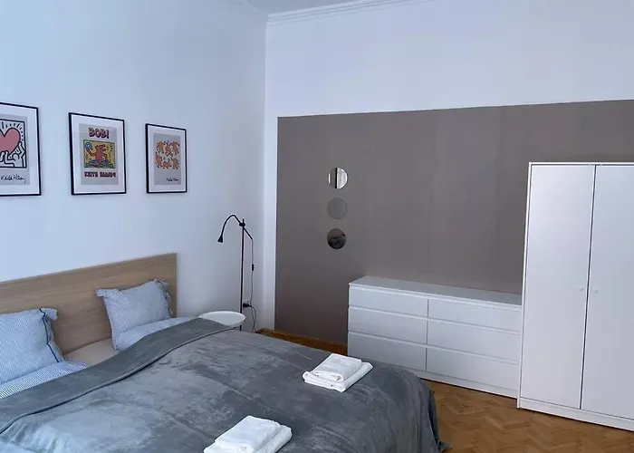 3 Bedroom Apartment By The Parliament