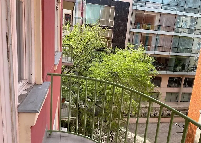 3 Bedroom Apartment By The Parliament