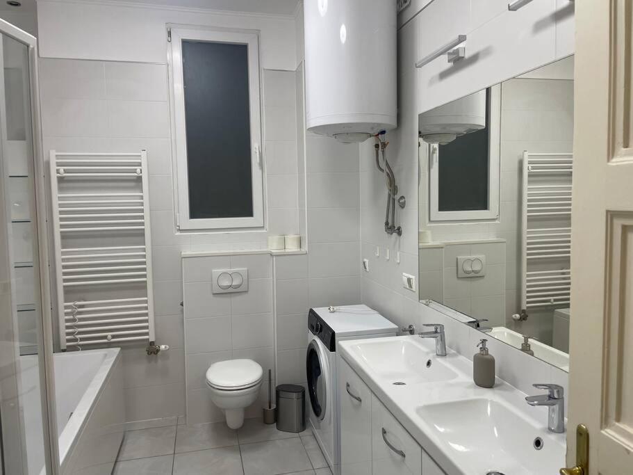 3 Bedroom By The Parliament Budapest