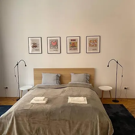 3 Bedroom Apartment By The Parliament Budapest Exterior photo