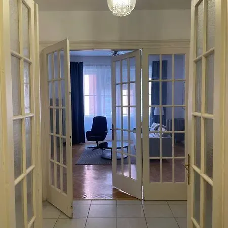 3 Bedroom Apartment By The Parliament Budapest Exterior photo