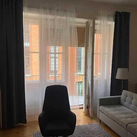 3 Bedroom Apartment By The Parliament Budapest Exterior photo