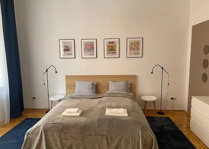 3 Bedroom Apartment By The Parliament