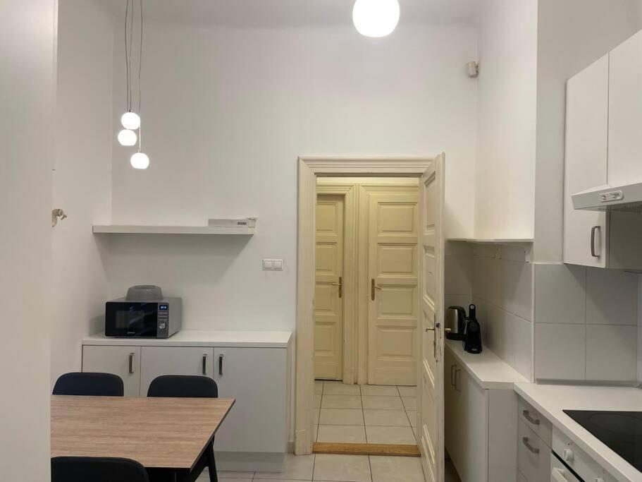 Apartament 3 Bedroom By The Parliament *