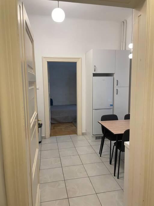 3 Bedroom By The Parliament Apartament